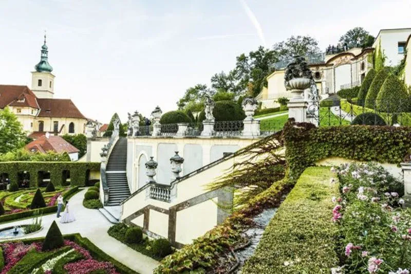Prague Visitor Pass: Admission to 70+ Attractions + Public Transport