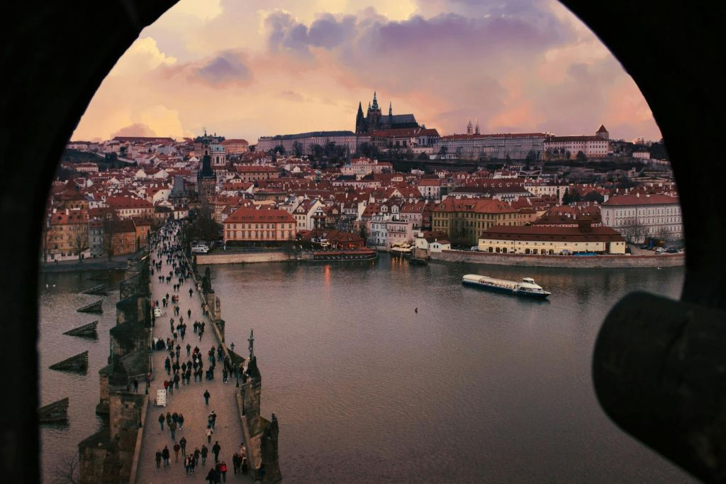 Prague : Croisière écologique en soirée + verre de Prosecco