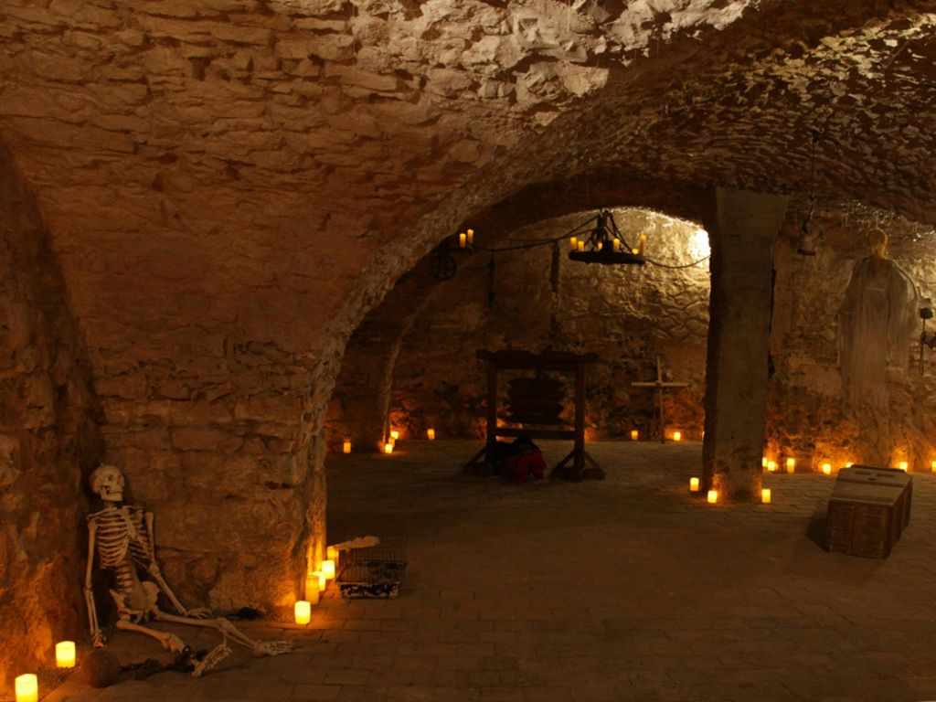 Prague: Historical Oldtown, Medieval Underground and Dungeon Tour
