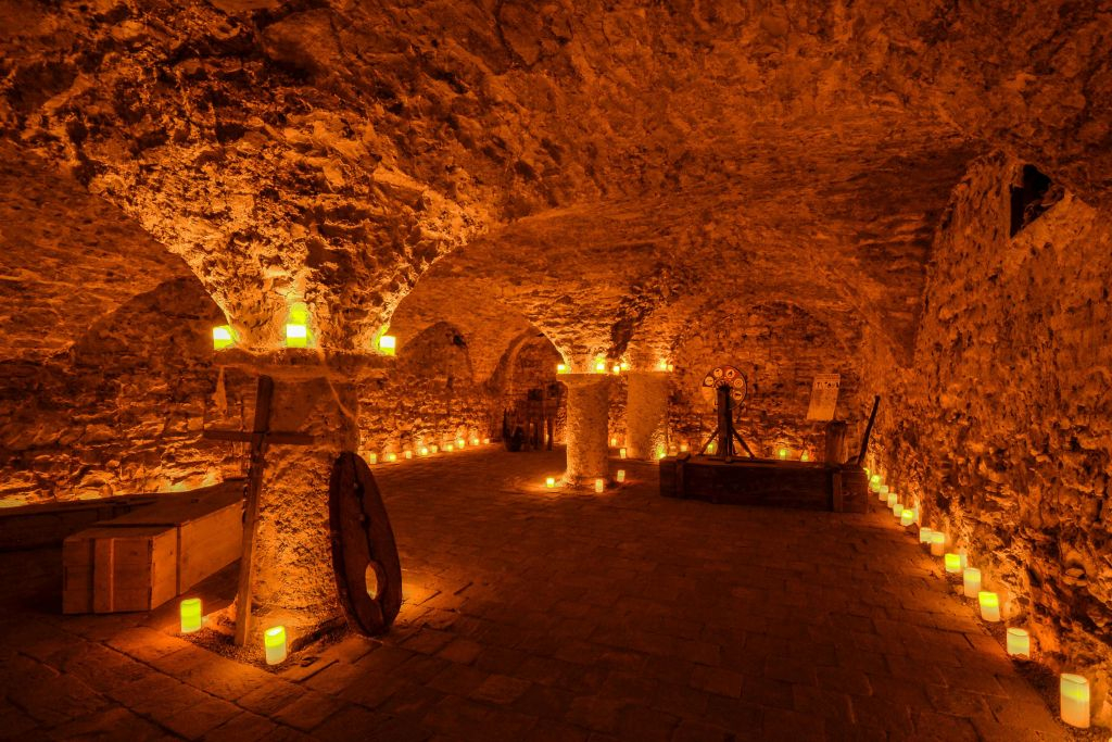 Prague: Historical Oldtown, Medieval Underground and Dungeon Tour