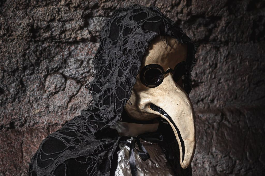 Prague: Historical Oldtown, Medieval Underground and Dungeon Tour