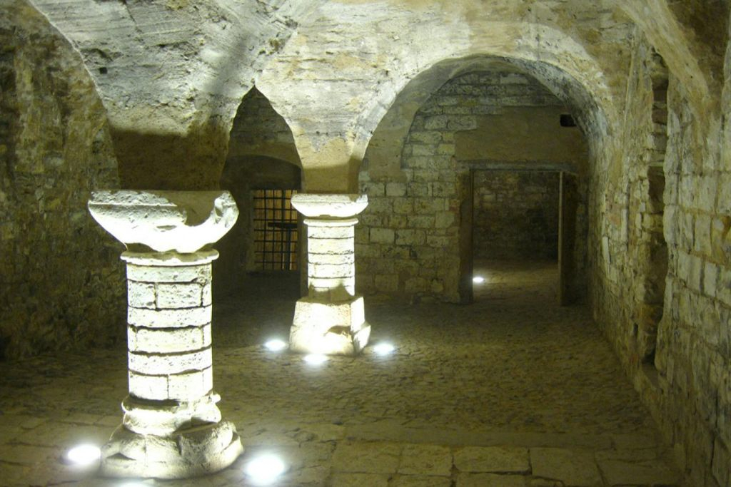 Prague: Historical Oldtown, Medieval Underground and Dungeon Tour