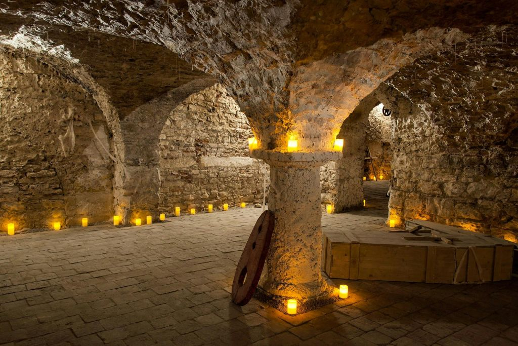 Prague: Historical Oldtown, Medieval Underground and Dungeon Tour