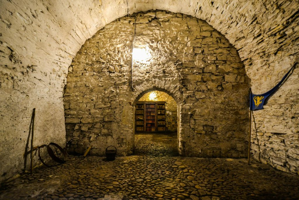 Prague: Historical Oldtown, Medieval Underground and Dungeon Tour