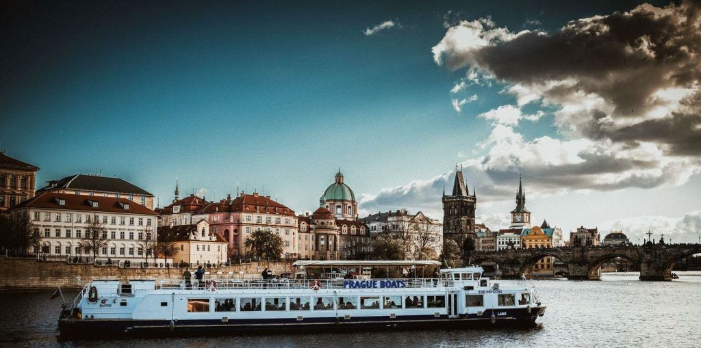 Prague: Evening Dinner Cruise