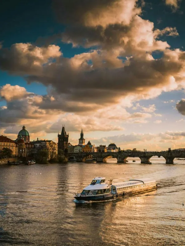 Prague: Evening Dinner Cruise