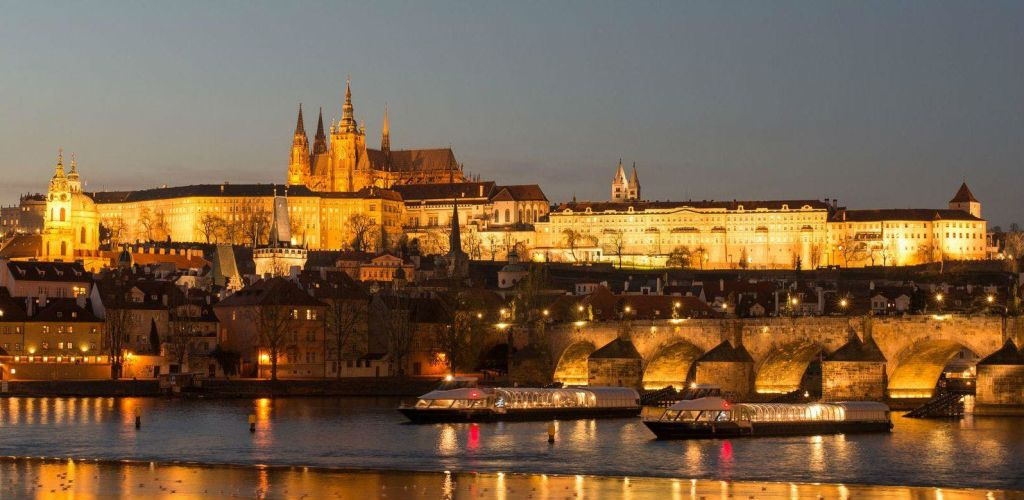 Prague: Evening Dinner Cruise