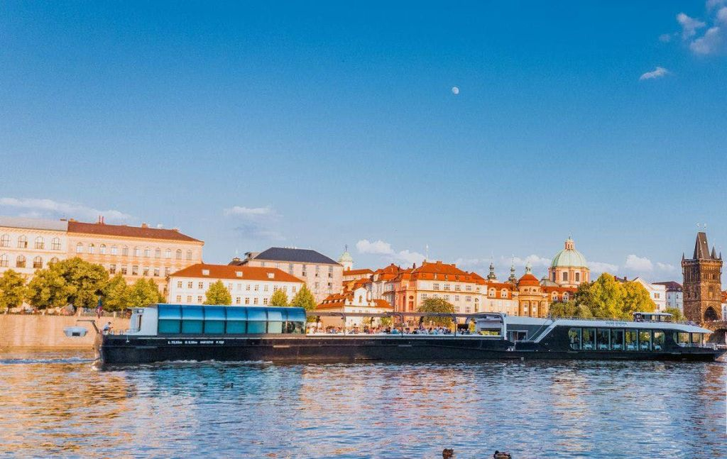 Prague: Evening Dinner Cruise