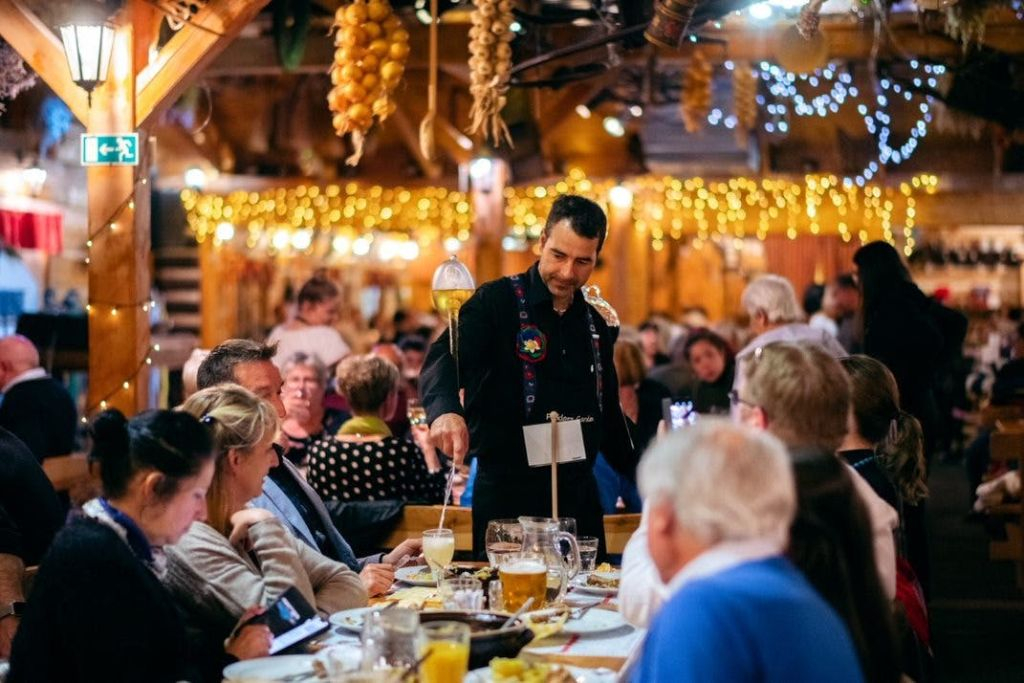Prague: Traditional Dinner with Folk Show & Unlimited Drinks