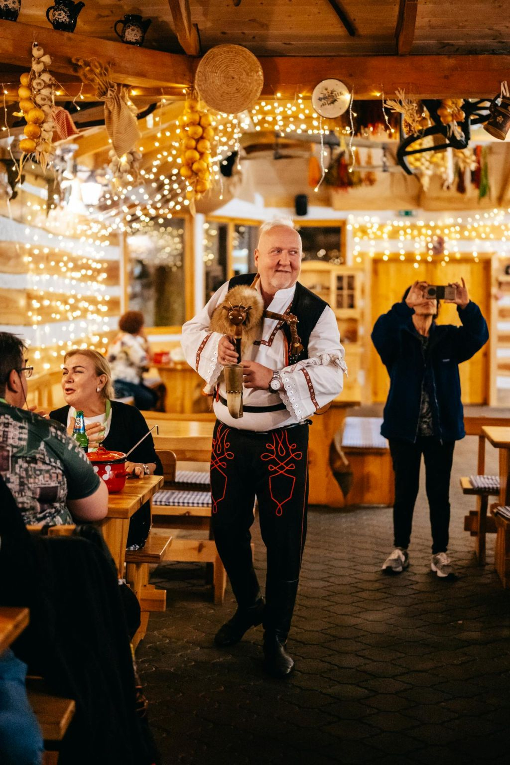 Prague: Traditional Dinner with Folk Show & Unlimited Drinks