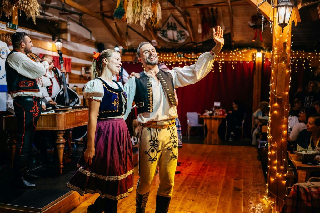 Prague: Traditional Dinner with Folk Show & Unlimited Drinks