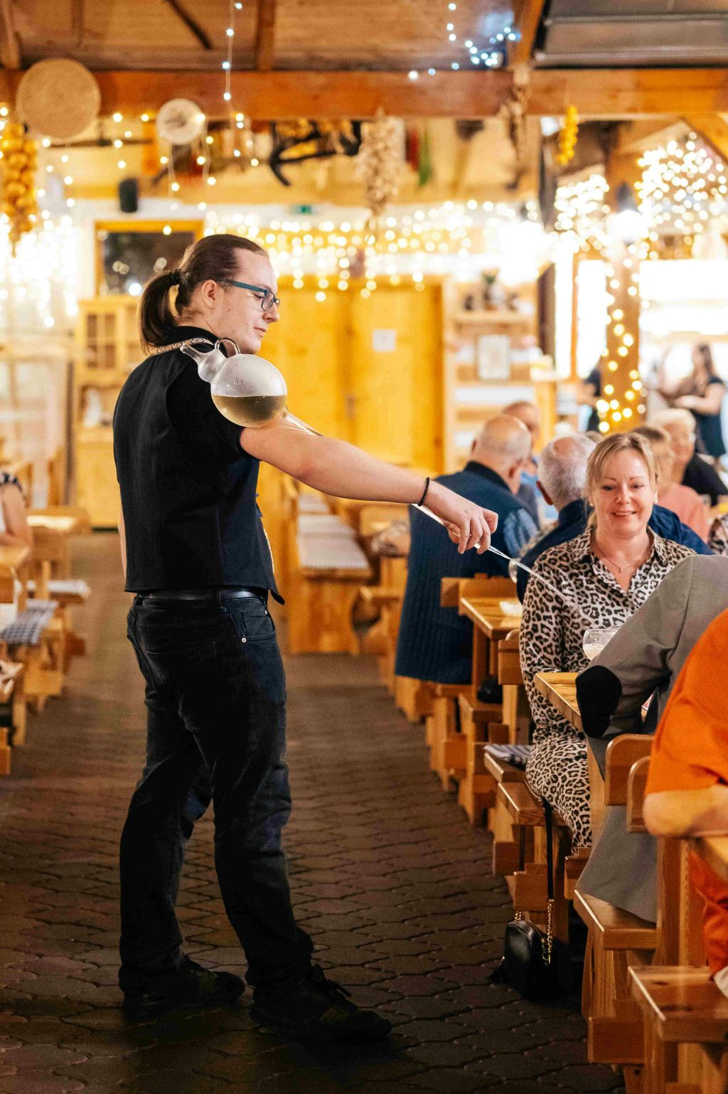 Prague: Traditional Dinner with Folk Show & Unlimited Drinks