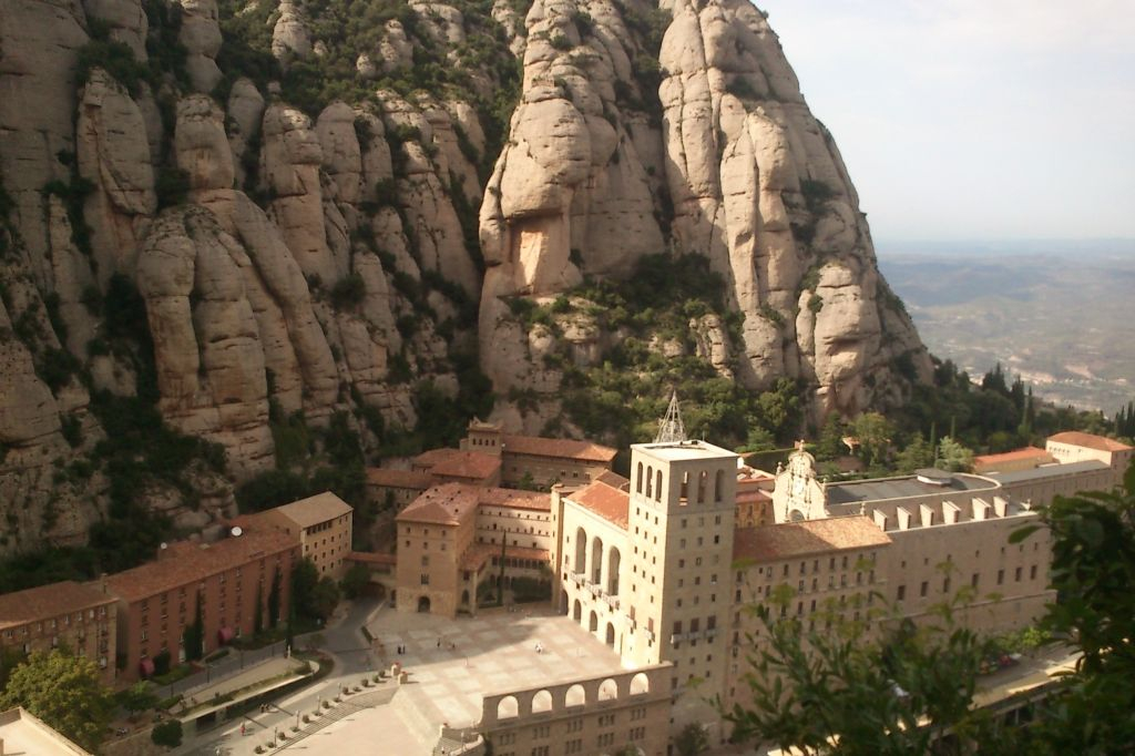 Montserrat : Visite guidée depuis Barcelone avec train à crémaillère + spectacle choral