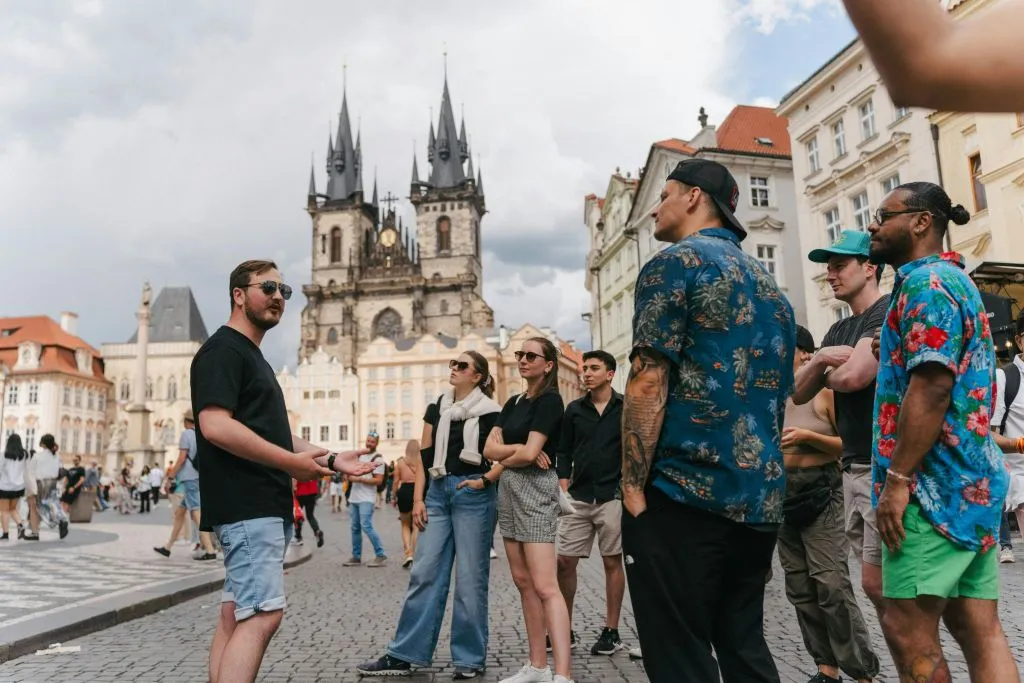 Ciudad Vieja de Praga: Reloj Astronómico y Visita Guiada Subterránea