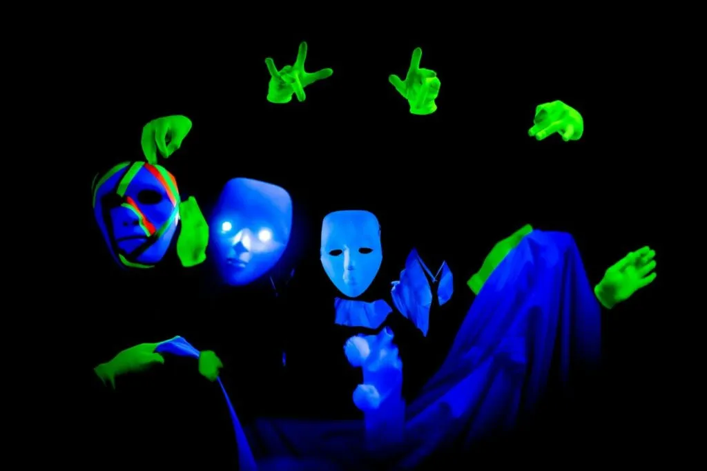 Teatro HILT Black Light: Show Imagens de Amor