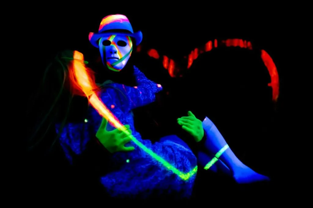 Teatro HILT Black Light: Show Imagens de Amor