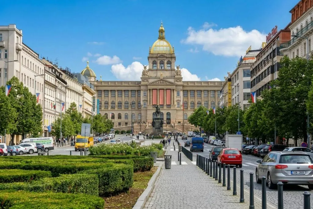 Musée national de Prague : Billet d'entrée + visite guidée de la ville avec audioguide
