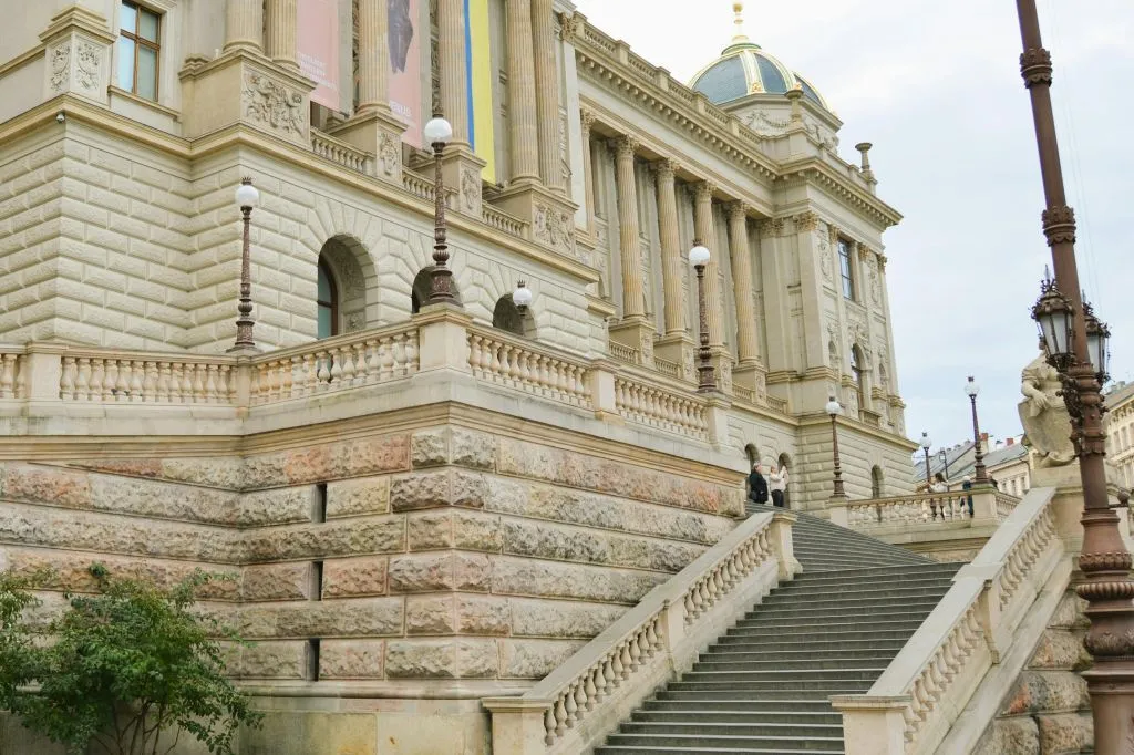 Musée national de Prague : Billet d'entrée + visite guidée de la ville avec audioguide