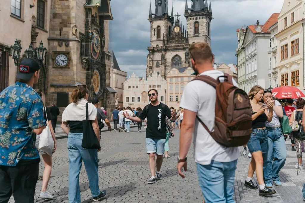 Ciudad Vieja de Praga: Visita guiada de un día + Crucero por el río + Billete de tranvía