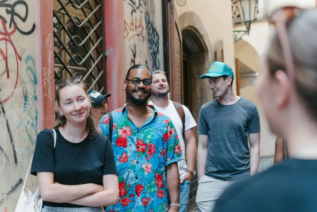 Ciudad Vieja de Praga: Visita guiada de un día + Crucero por el río + Billete de tranvía