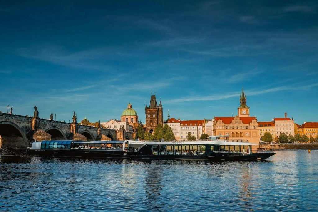 Prague : Croisière fluviale de 2 heures + carte de la croisière