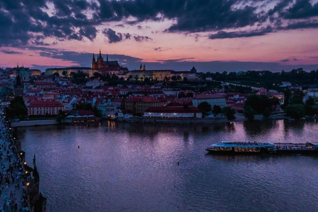 Prague : Croisière fluviale de 2 heures + carte de la croisière