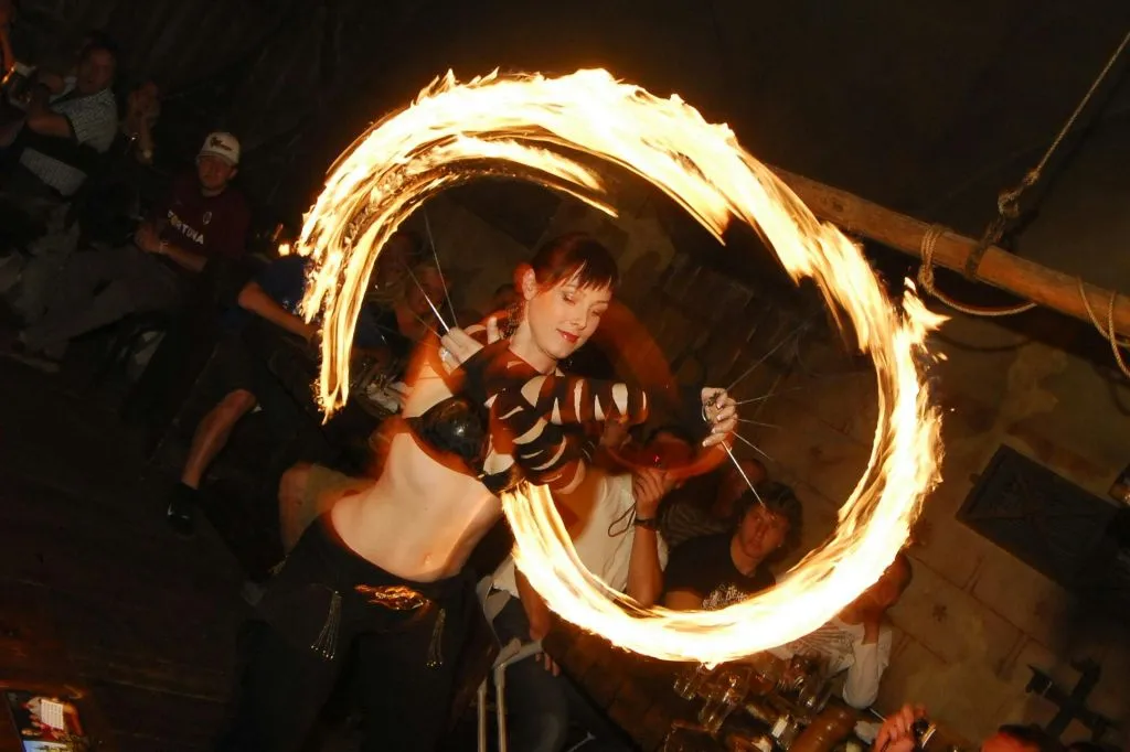 Praga: Jantar de Natal medieval com show ao vivo + bebidas ilimitadas