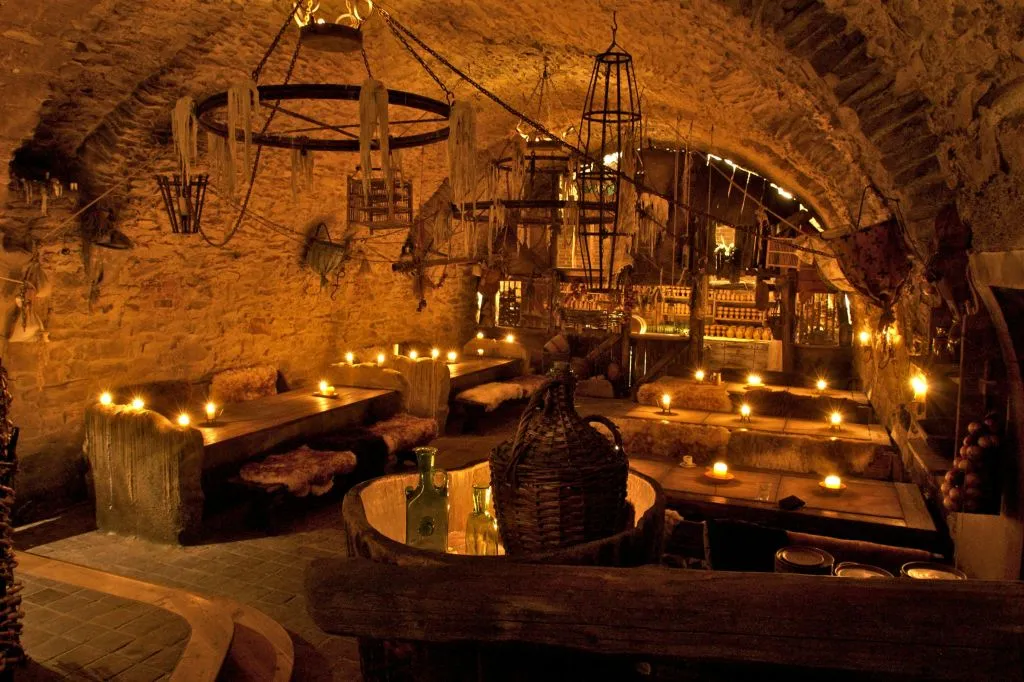 Praga: Jantar de Natal medieval com show ao vivo + bebidas ilimitadas