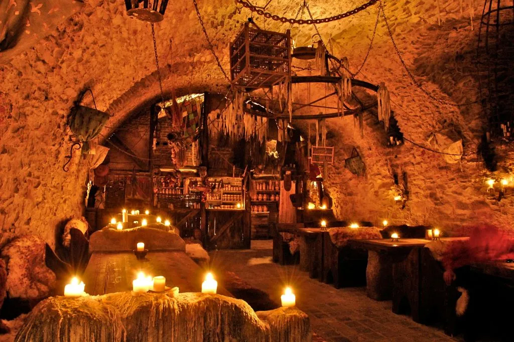 Praga: Jantar de Natal medieval com show ao vivo + bebidas ilimitadas