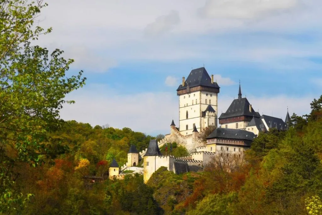 Castillo de Karlštejn: Visita en coche antiguo desde Praga