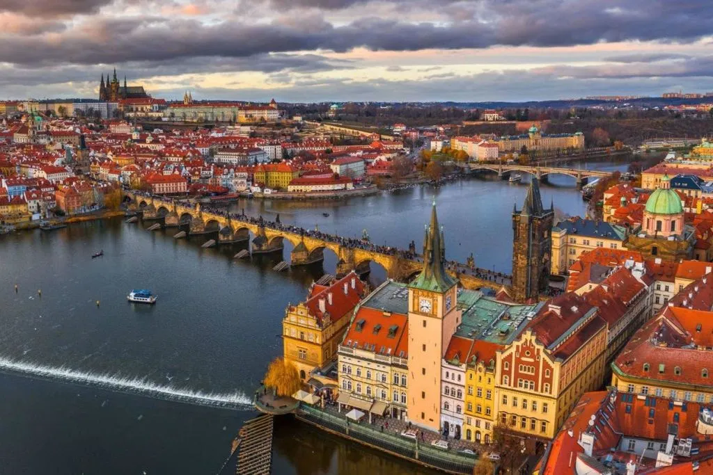 Prague : Visite de la ville avec déjeuner et croisière sur le fleuve