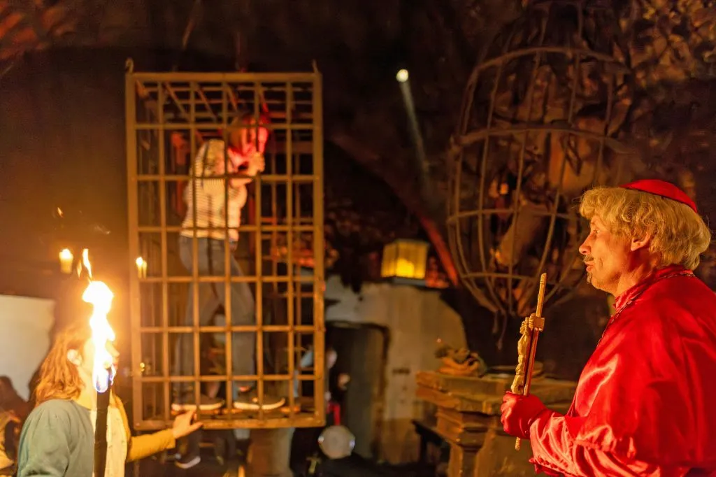 Experiência tcheca autêntica: Jantar e show medieval + tour pela cervejaria e pelo castelo
