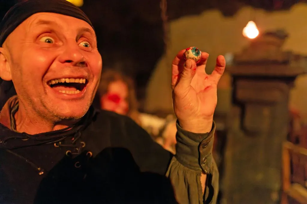 Experiência tcheca autêntica: Jantar e show medieval + tour pela cervejaria e pelo castelo