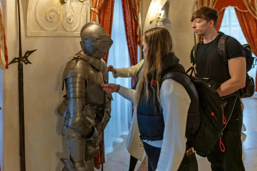 Experiência tcheca autêntica: Jantar e show medieval + tour pela cervejaria e pelo castelo