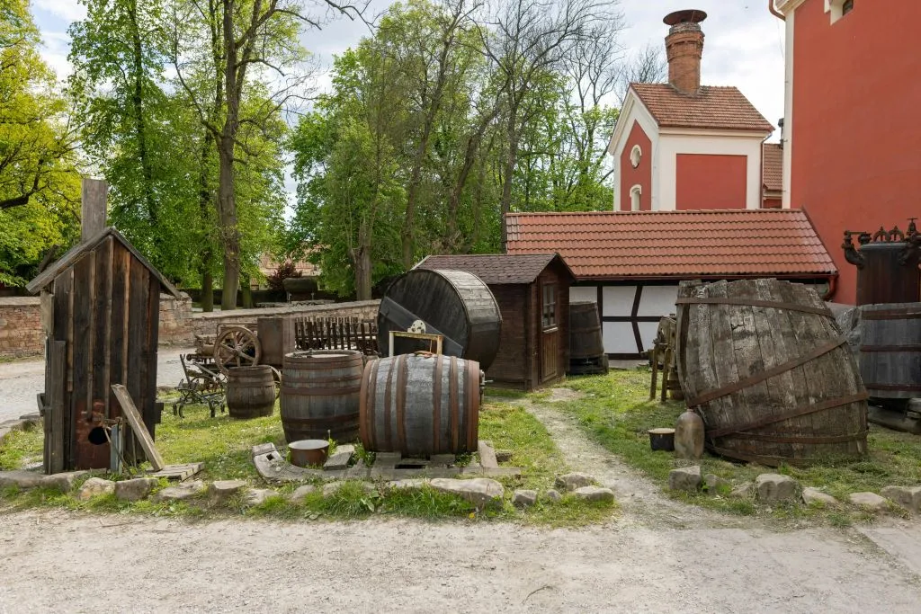 Experiência tcheca autêntica: Jantar e show medieval + tour pela cervejaria e pelo castelo