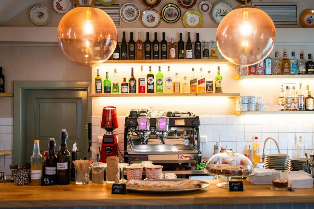 Praga: Passeio noturno com comidas e bebidas