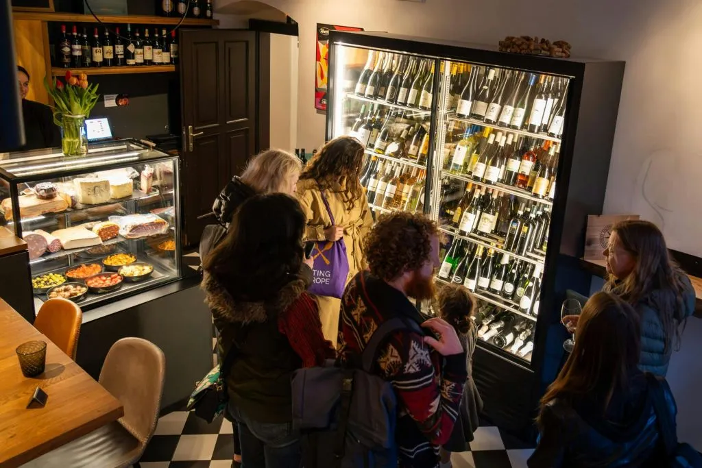 Praga: Passeio noturno com comidas e bebidas