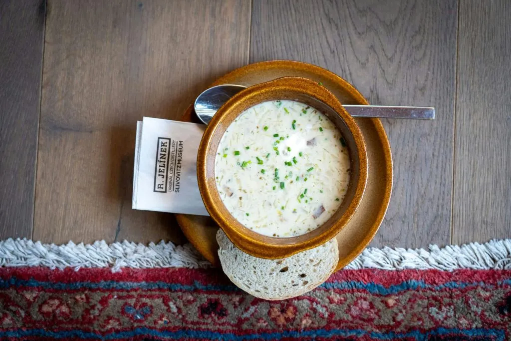 Praga: Passeio noturno com comidas e bebidas