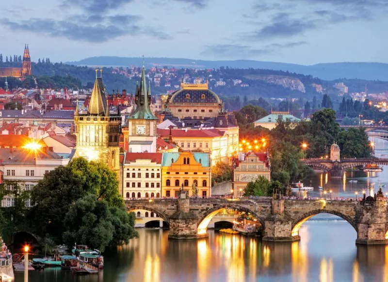 Praga: Torre del Puente de la Ciudad Vieja y Visita Nocturna