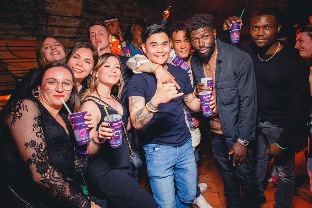 Praga: Fiesta en barco con bebidas ilimitadas