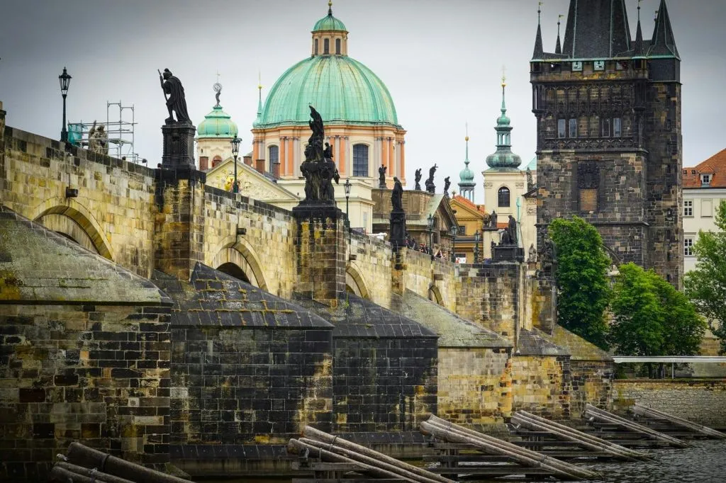 Praga: Visita guiada a la Ciudad Vieja con degustación de comida y cerveza