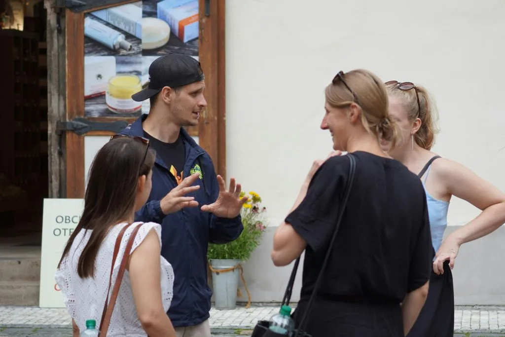 Praga: Visita guiada a la Ciudad Vieja con degustación de comida y cerveza