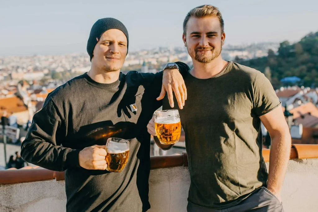 Praga: Visita guiada a la Ciudad Vieja con degustación de comida y cerveza