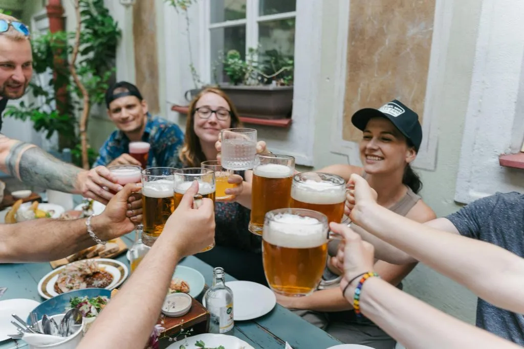 Praga: Visita guiada a la Ciudad Vieja con degustación de comida y cerveza