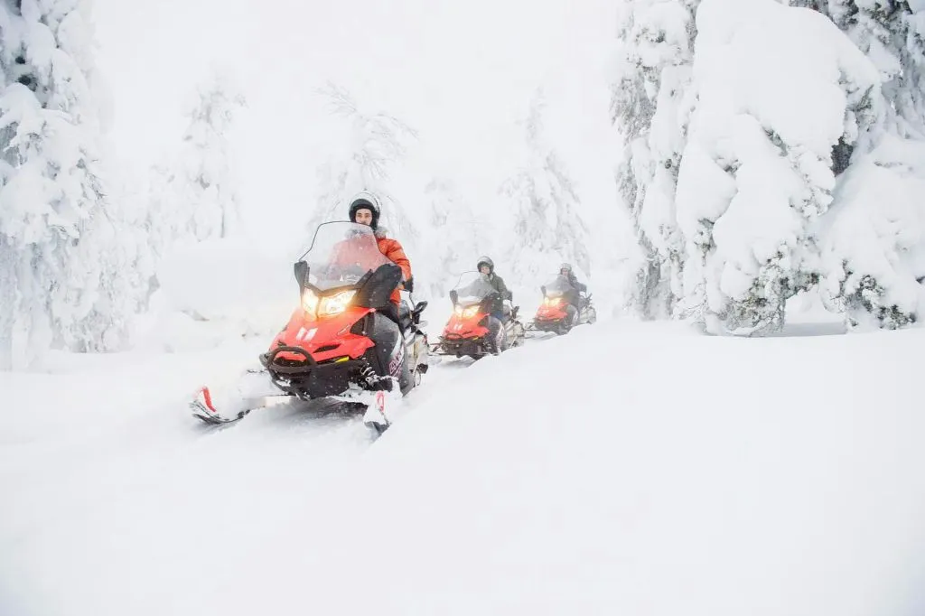 Laponie : Aventure en motoneige avec transfert