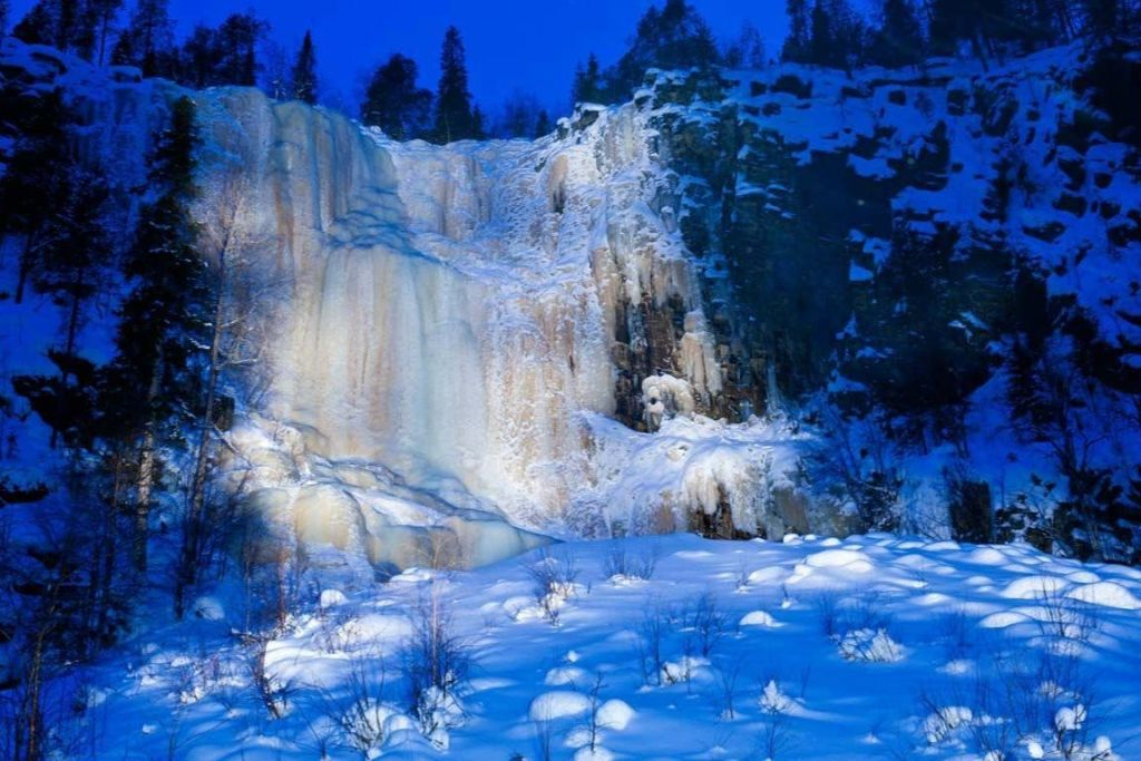 Desde Rovaniemi: Excursión a las cascadas heladas de Korouoma