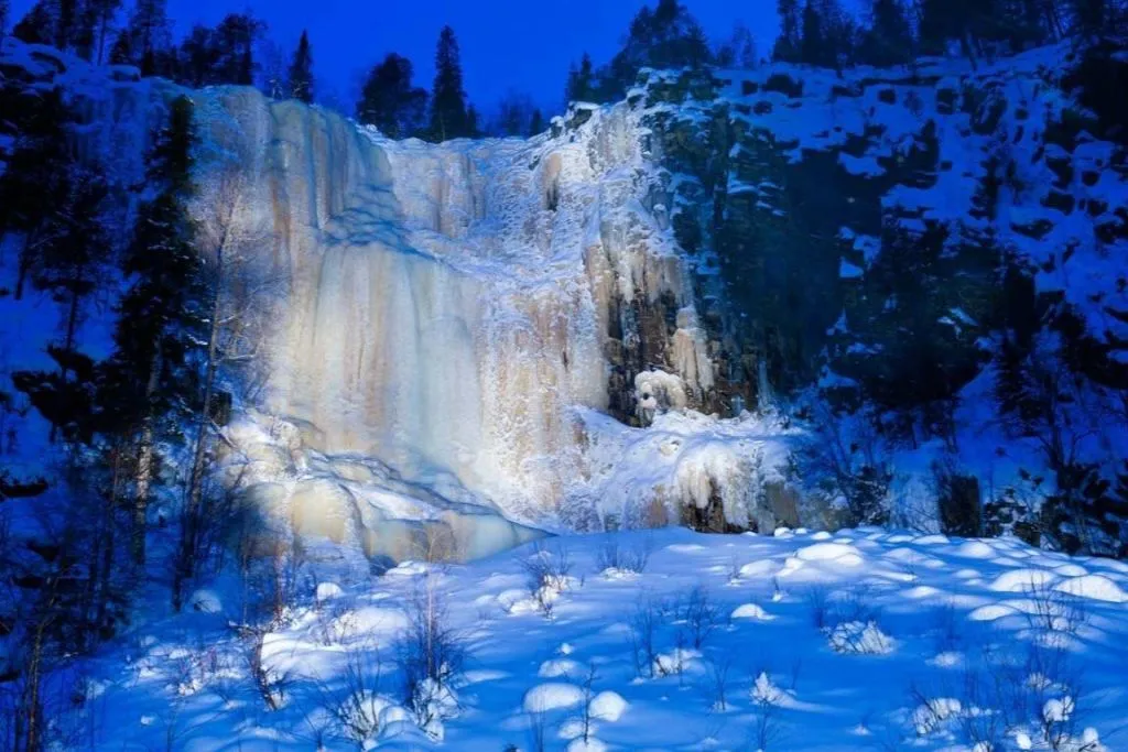 Au départ de Rovaniemi : visite des chutes d'eau gelées de Korouoma