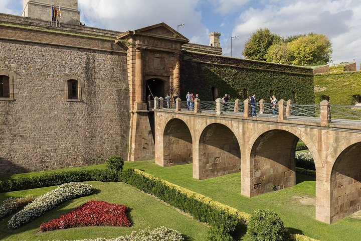 Barcelona Old Town & Montjuïc Tour: Visita ao Castelo e Passeio de Teleférico