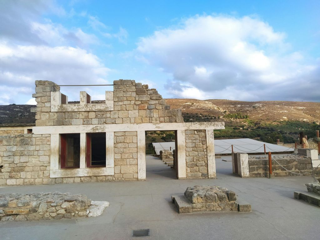 Palace of Knossos: Entry Ticket + Digital Hellenic Heritage Guide