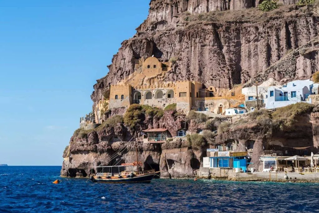 Santorini: Excursión guiada en barco por el volcán y las termas